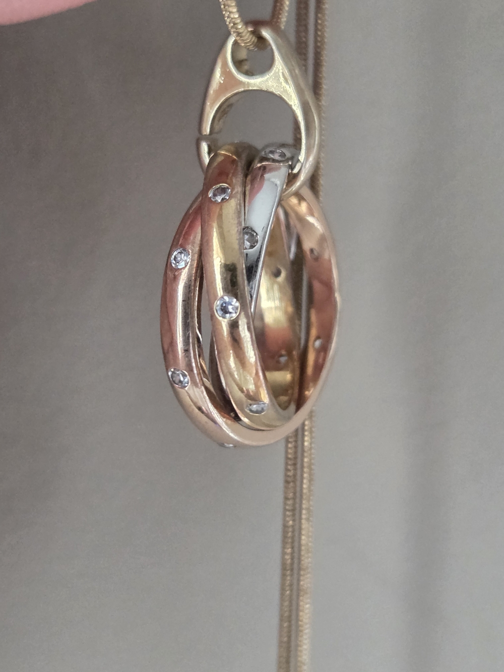 Tri-Tone Interlocking Ring Pendant Necklace And Matching Ring- Gold, Silver Rose